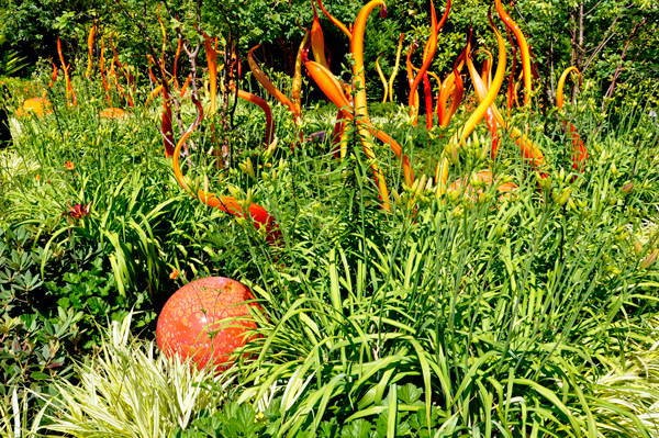 an orange ball and spikes